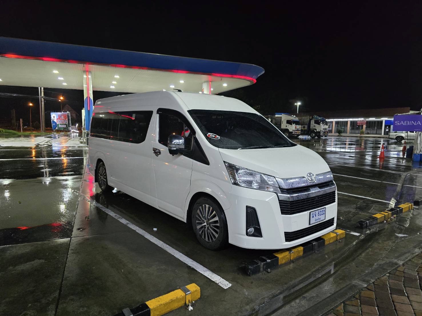 รถตู้พรีเมียม 18