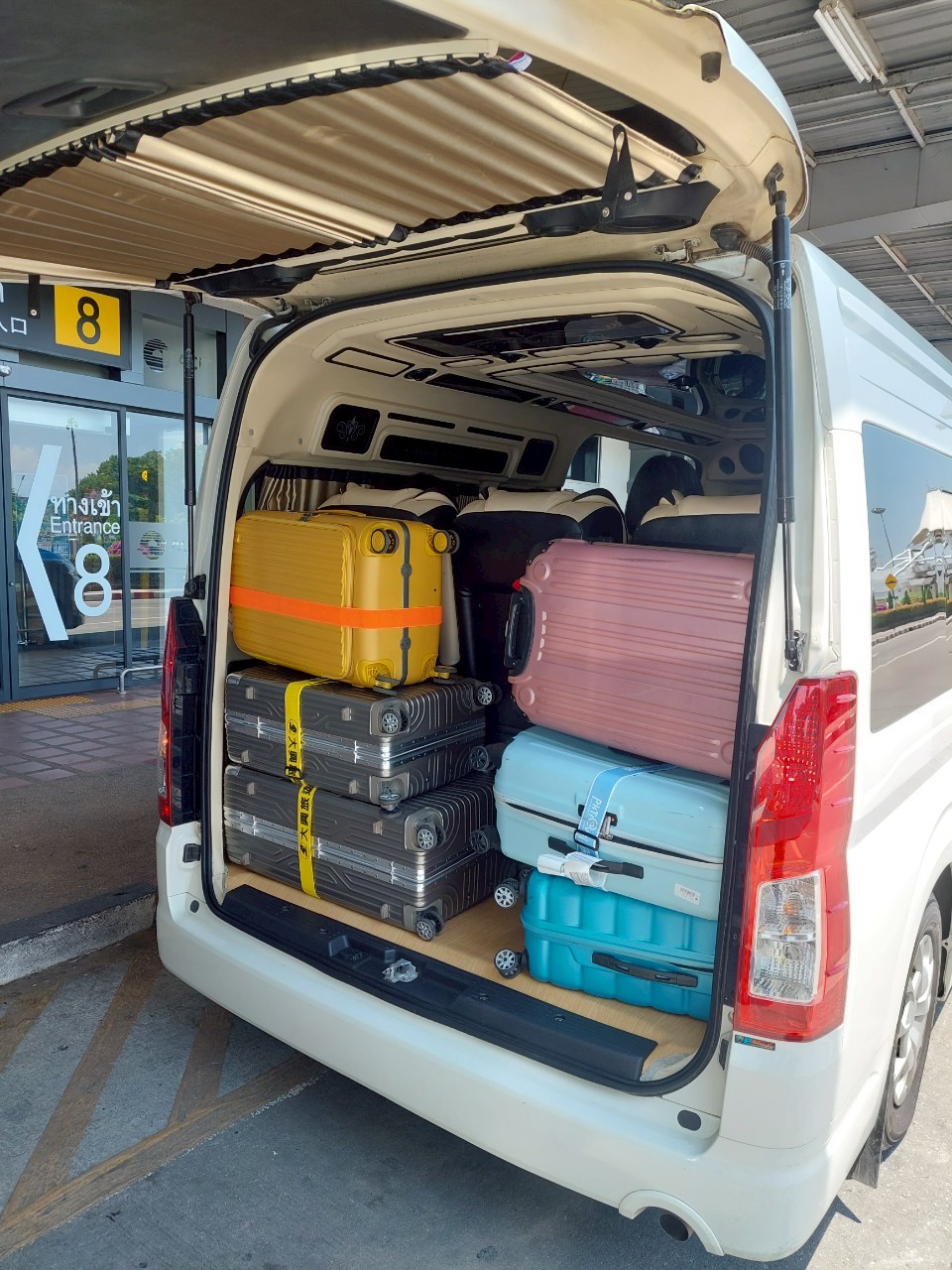 ครอบครัวในรถตู้