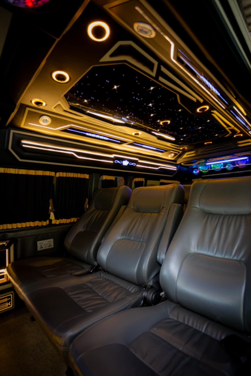 รถตู้ VIP 1