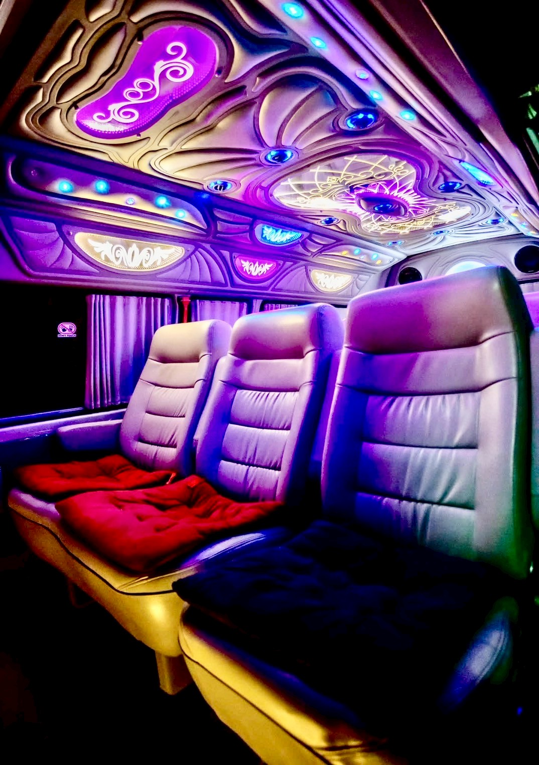 รถตู้ VIP 10