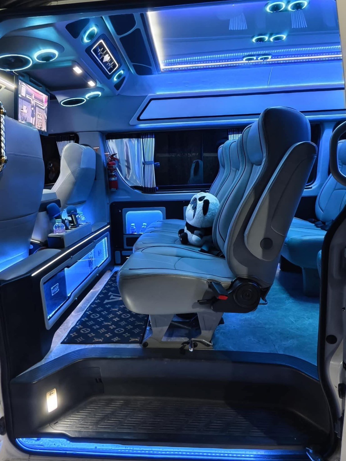 รถตู้ VIP 4