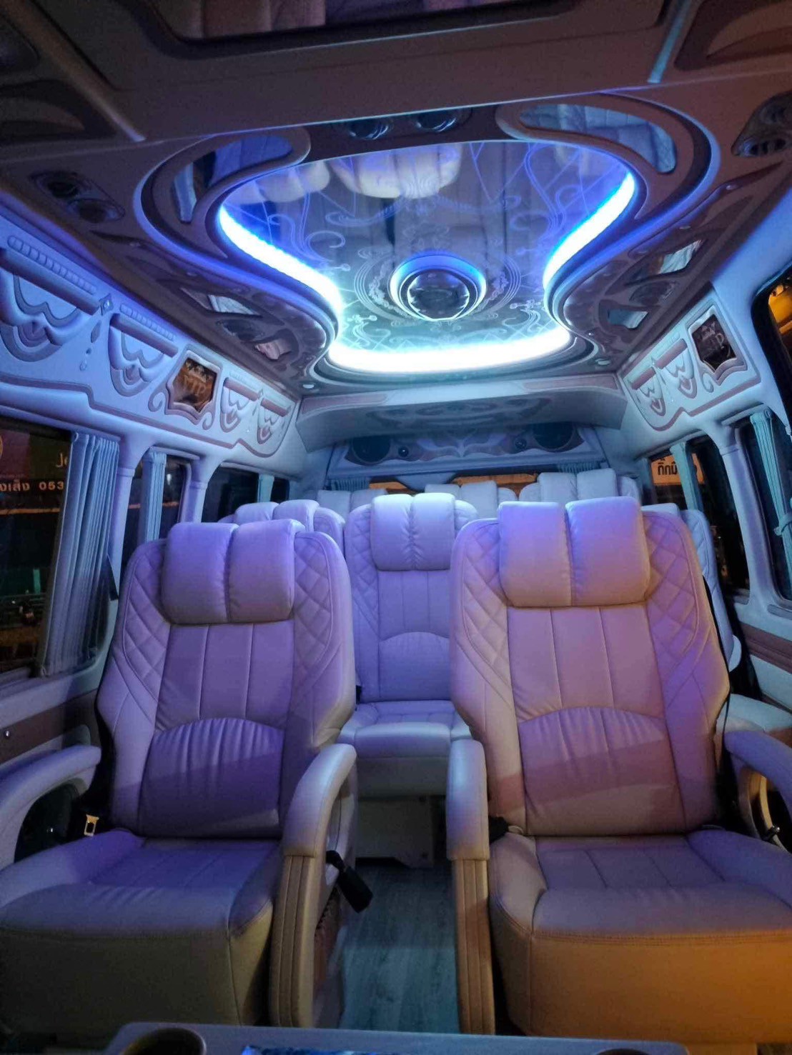 รถตู้ VIP 9