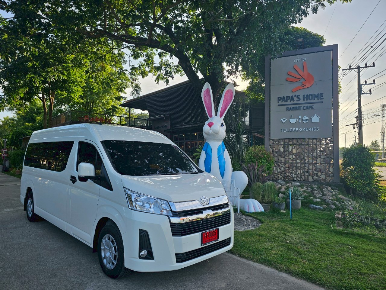 รถตู้ VIP และทีมงาน